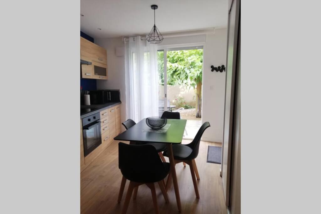 Charmant Appartement Avec Terrasse Pont-de-lʼIsère エクステリア 写真